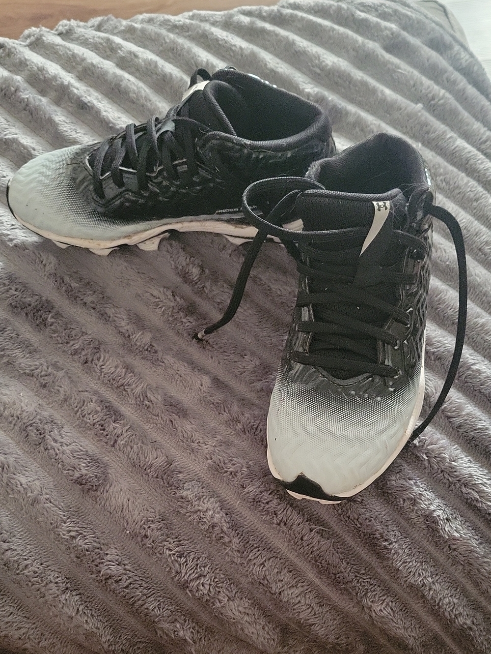 Under Armour Men’s Black and White Gradient Athletic Trainers